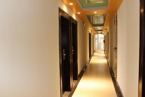 Monarch Hotel image 30